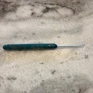 3mm Teal Crochet Hook With Gold Accent